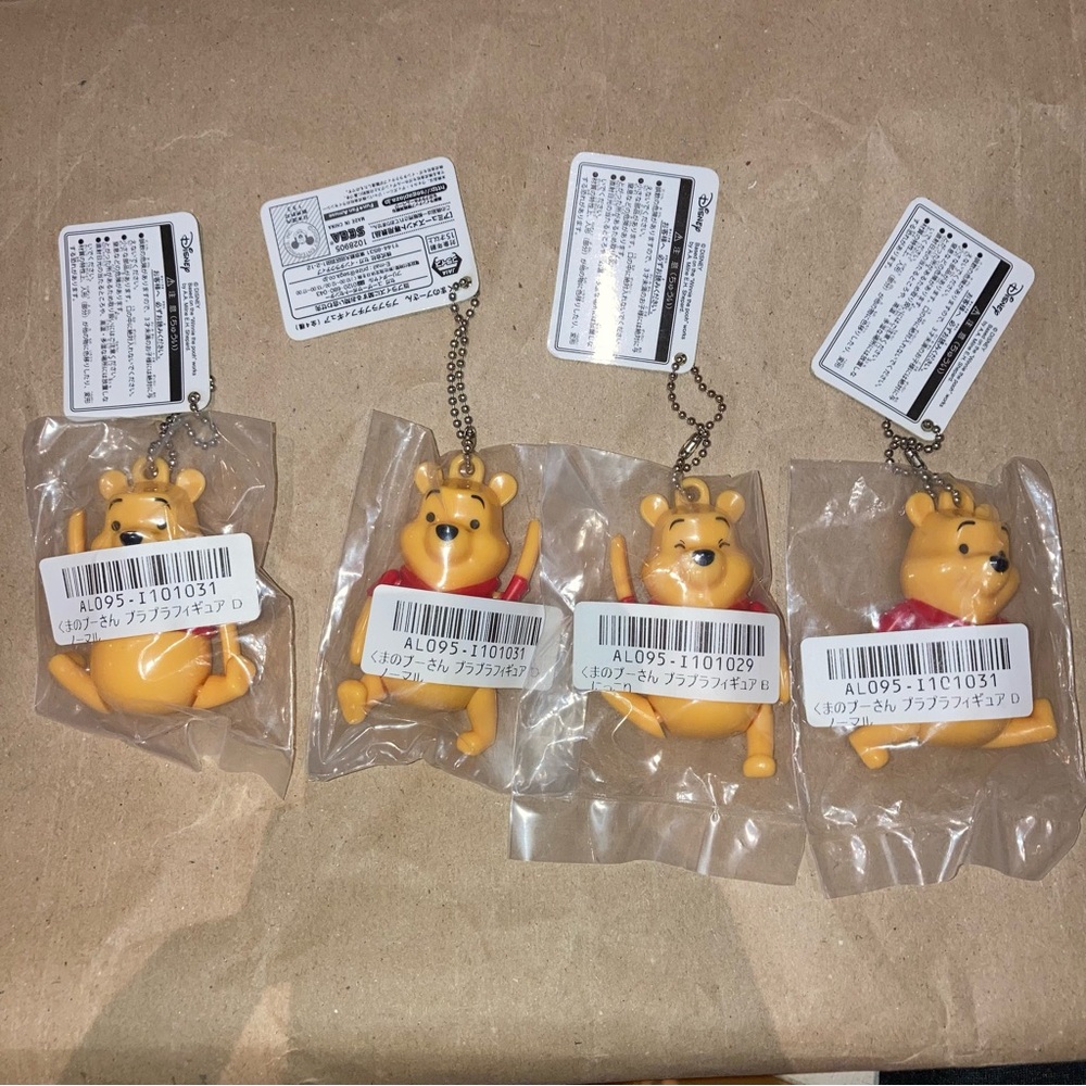 4 x Winnie the Pooh keychains